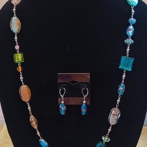 Necklace w/matching earrings